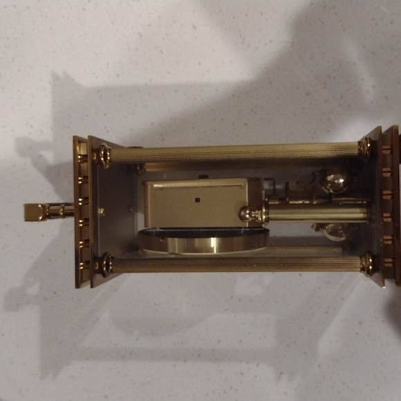 Quartz clock - Picture 2 of 2